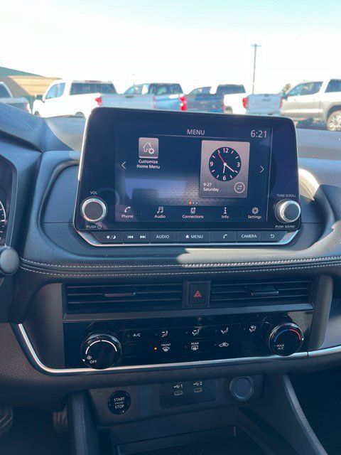 Used 2024 Nissan Rogue S AWD/4WD image 36