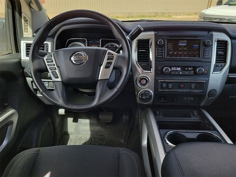 Used 2019 Nissan Titan SV w/ SV Convenience Package image 17