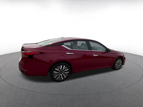 Used 2025 Nissan Altima 2.5 SV FWD image 15
