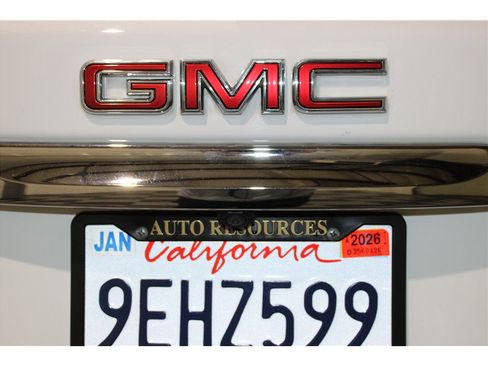 Used 2023 GMC Terrain SLT image 17