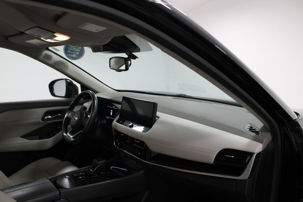 Used 2024 Nissan Rogue SL FWD image 28