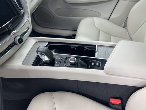 Used 2023 Volvo XC60 B5 Plus w/ Climate Package image 15