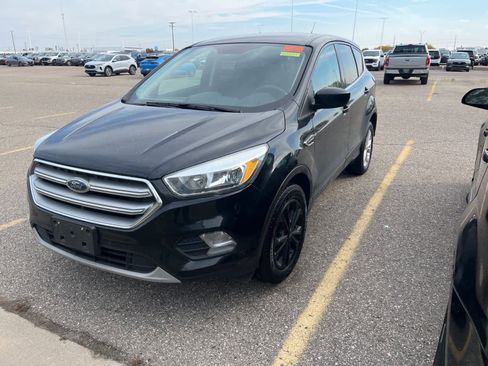 Used 2017 Ford Escape SE image 1