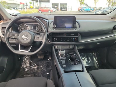 Used 2023 Nissan Rogue S image 5