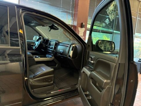 Used 2018 Chevrolet Silverado 1500 LTZ Z71 w/ LTZ Plus Package AWD/4WD image 26