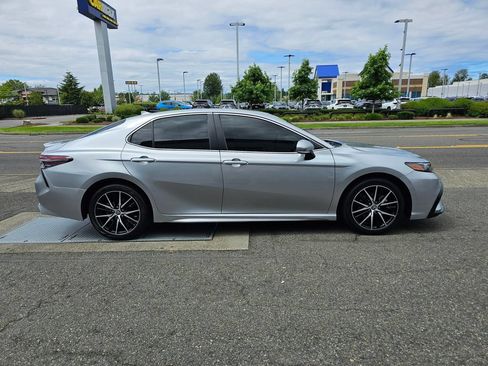 Used 2024 Toyota Camry SE FWD image 4