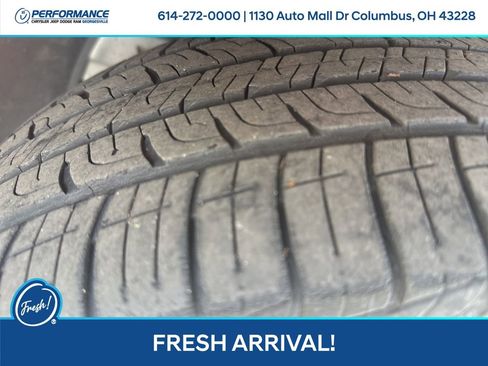 Used 2012 Chrysler Town & Country Touring w/ Entertainment Group #1 FWD image 10