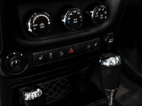 Used 2015 Jeep Wrangler Unlimited Sahara w/ Connectivity Group image 26