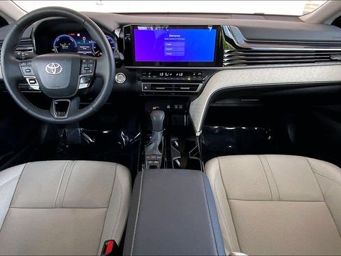 Used 2025 Toyota Camry XLE FWD image 16