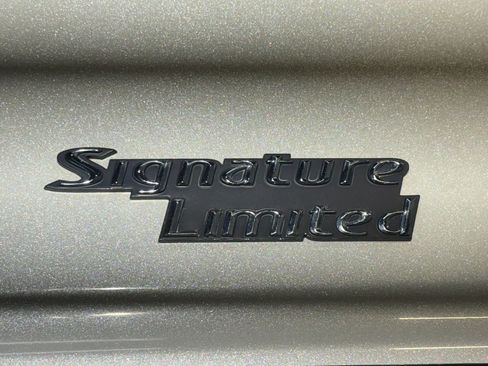 Used 2007 Lincoln Town Car Signature Limited RWD image 26