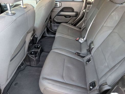 Used 2023 Jeep Gladiator Overland image 15