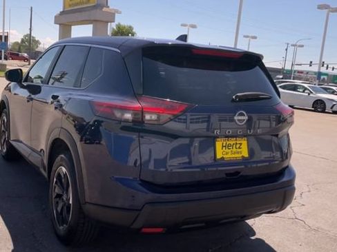 Used 2025 Nissan Rogue SV AWD/4WD image 8