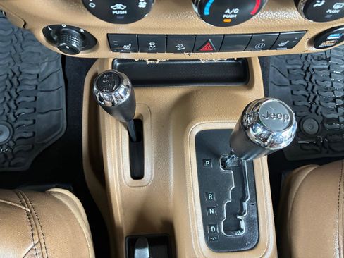 Used 2015 Jeep Wrangler Unlimited Sahara w/ Connectivity Group AWD/4WD image 24