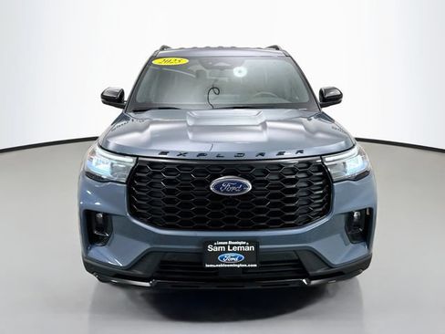 Used 2025 Ford Explorer ST-Line AWD/4WD image 2