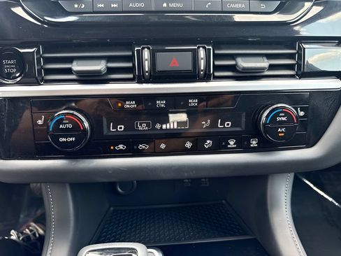Used 2025 Nissan Pathfinder SV FWD image 16