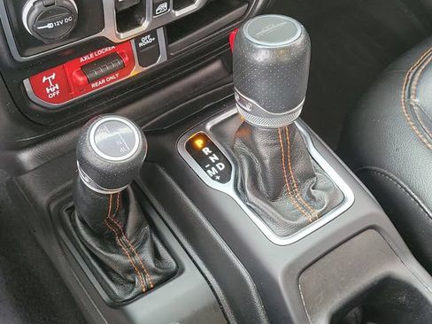 Used 2023 Jeep Gladiator Mojave w/ Cold Weather Group AWD/4WD image 17