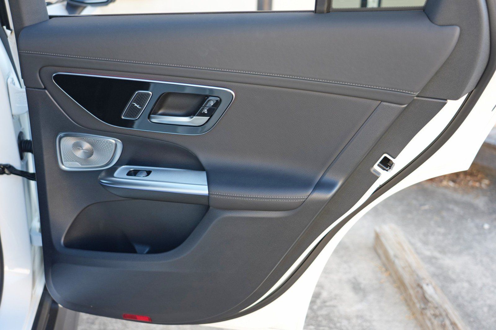 Used 2025 Mercedes-Benz GLC 350e 4MATIC w/ AMG Line image 50