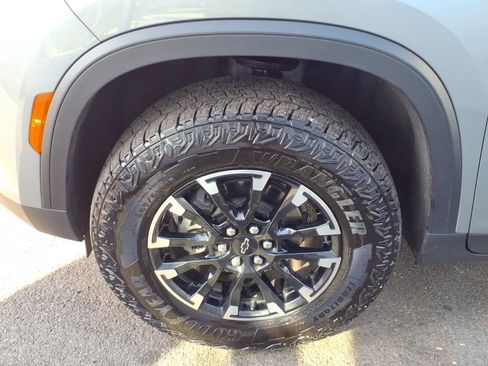 Used 2026 Chevrolet Traverse Z71 w/ LPO, Floor Liner Package AWD/4WD image 8