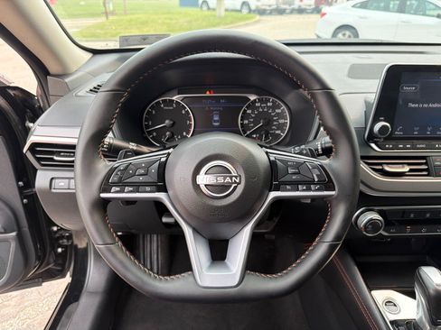 Used 2025 Nissan Altima 2.5 SR AWD/4WD image 13