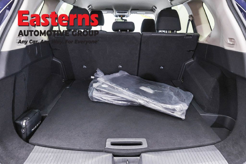 Used 2025 Nissan Rogue SV AWD/4WD image 11