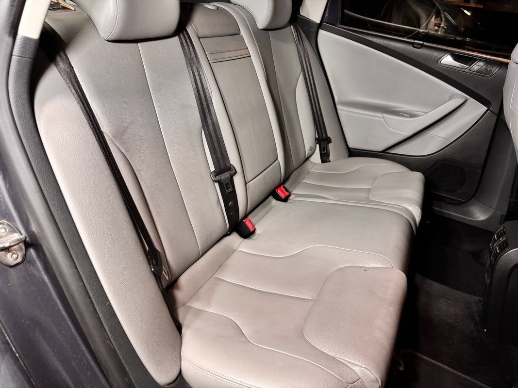 Used 2010 Volkswagen Passat Komfort FWD image 18