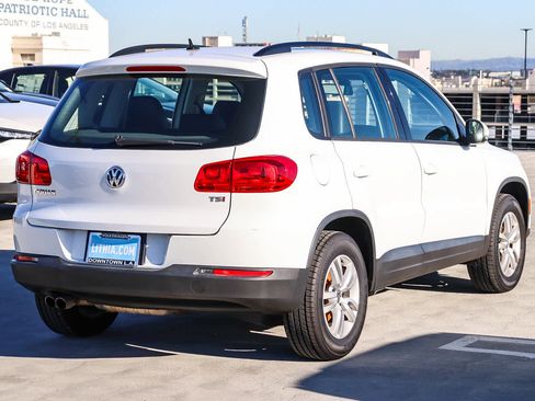 Used 2016 Volkswagen Tiguan S image 4
