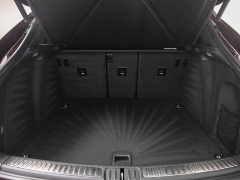 Used 2025 Porsche Macan image 12