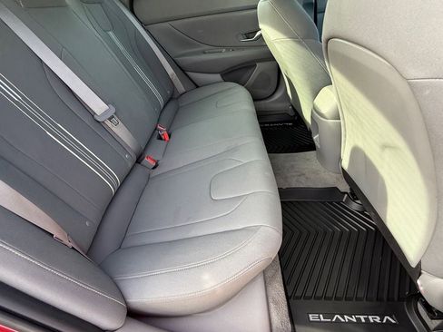 Used 2024 Hyundai Elantra SEL FWD image 11