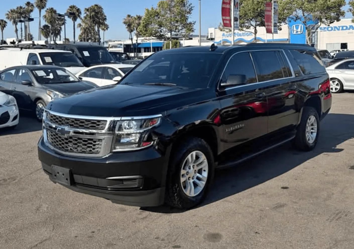 Used 2016 Chevrolet Suburban LS RWD image 3