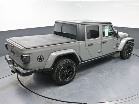 Used 2022 Jeep Gladiator Willys image 39