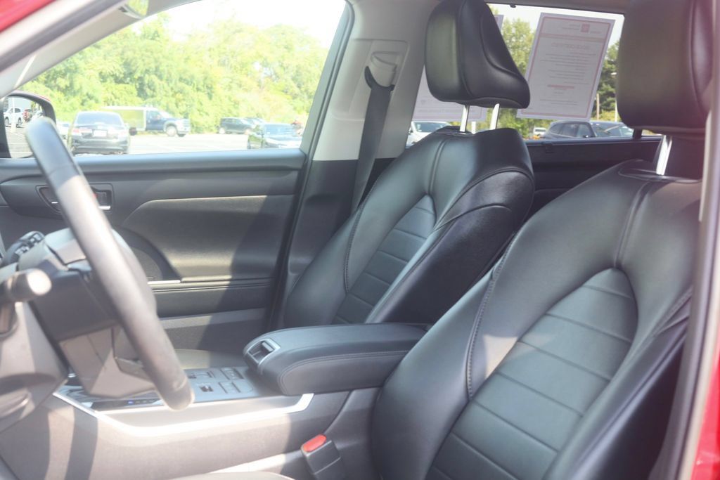 Certified 2021 Toyota Highlander XLE AWD/4WD image 26