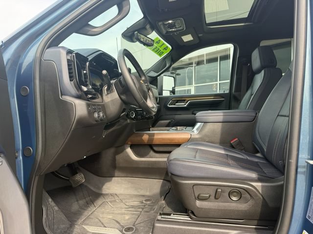 Used 2024 Chevrolet Silverado 2500 High Country w/ High Country Premium Package AWD/4WD image 18