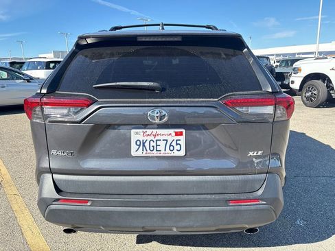 Used 2023 Toyota RAV4 XLE Premium image 6