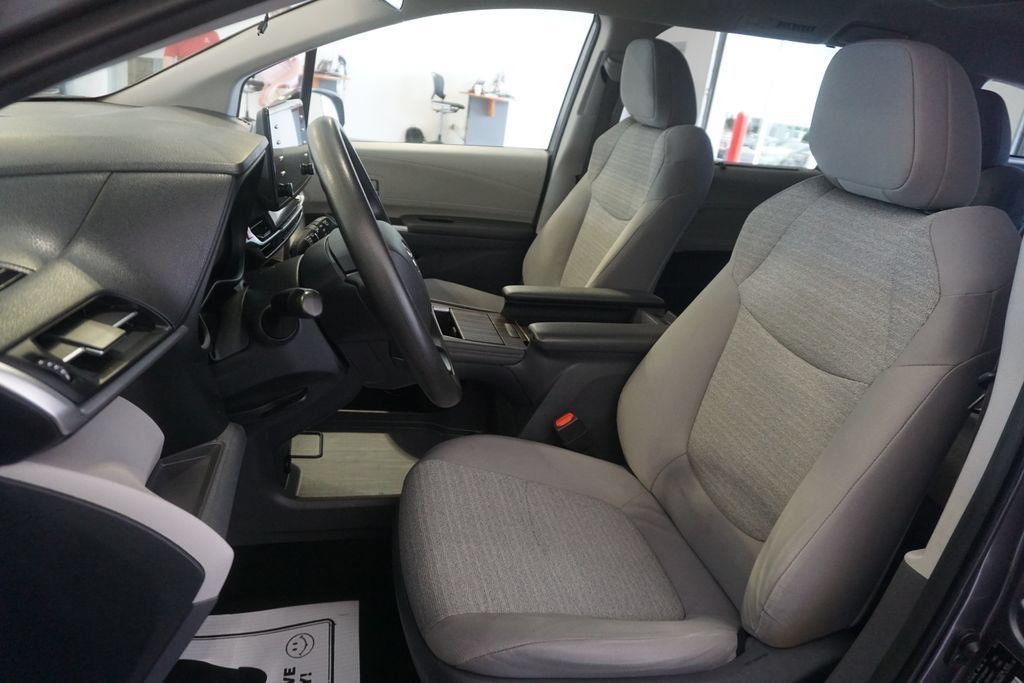 Certified 2021 Toyota Sienna LE FWD image 17