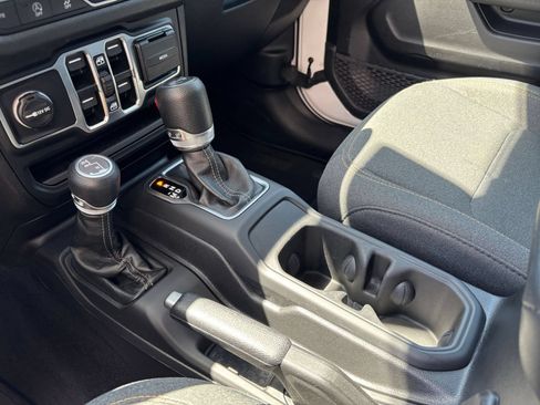 Used 2025 Jeep Wrangler Unlimited Sport AWD/4WD image 40