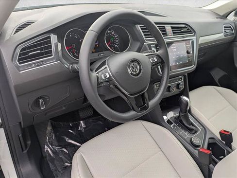 Used 2020 Volkswagen Tiguan SE w/ 3rd Row Seat Package AWD/4WD image 10