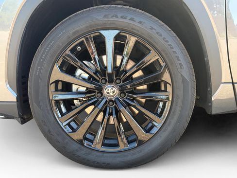 Used 2025 Toyota Highlander XSE AWD/4WD image 12