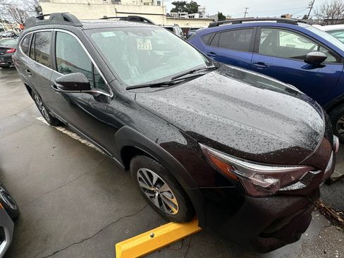 Used 2025 Subaru Outback Premium image 2
