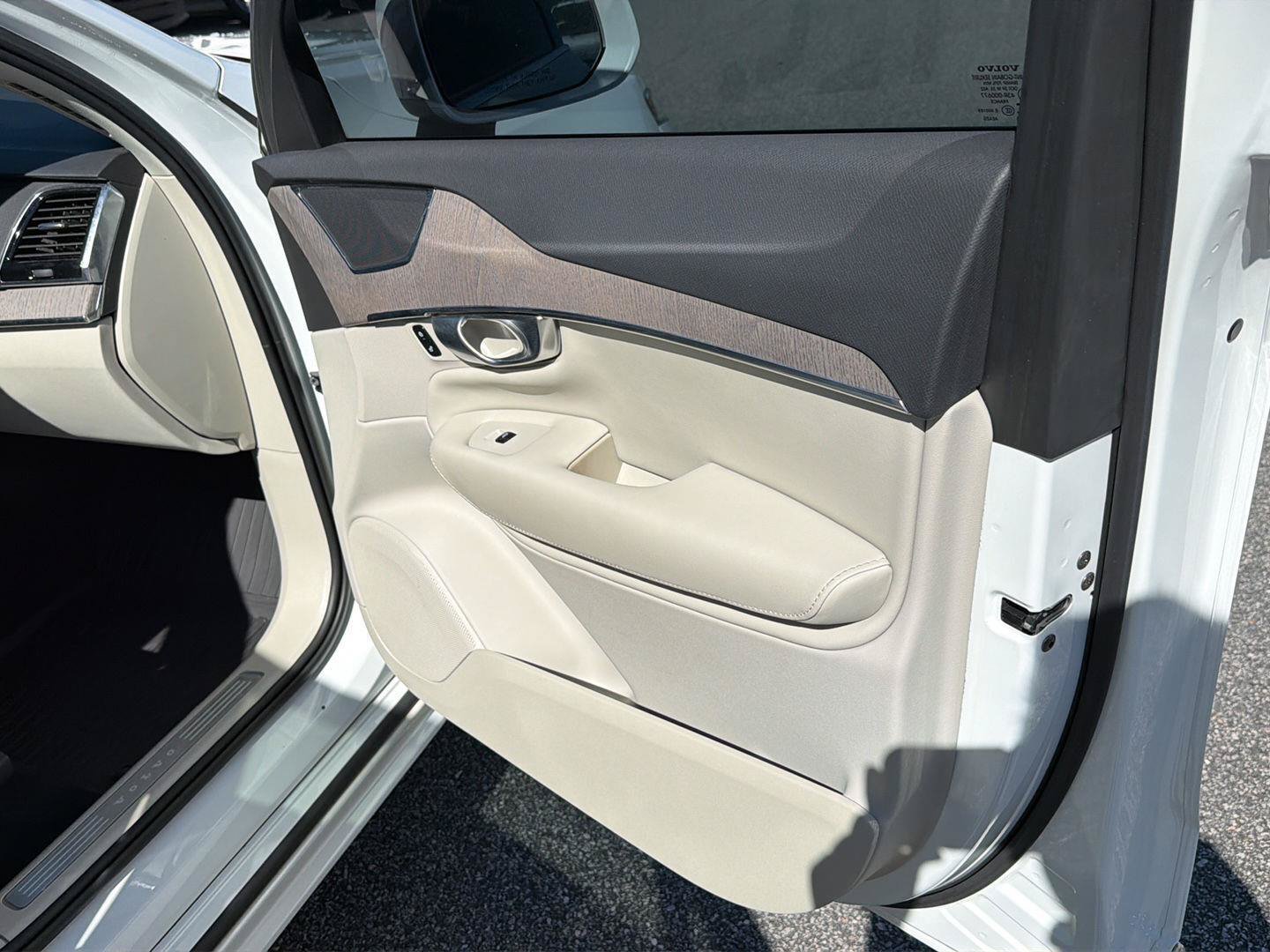 Used 2023 Volvo XC90 B6 Plus w/ Protection Package Premier AWD/4WD image 15