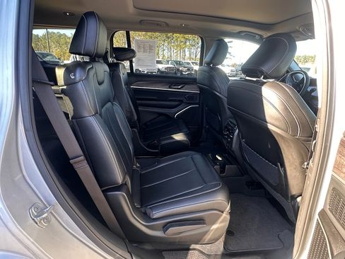 Used 2023 Jeep Grand Cherokee L Limited image 25