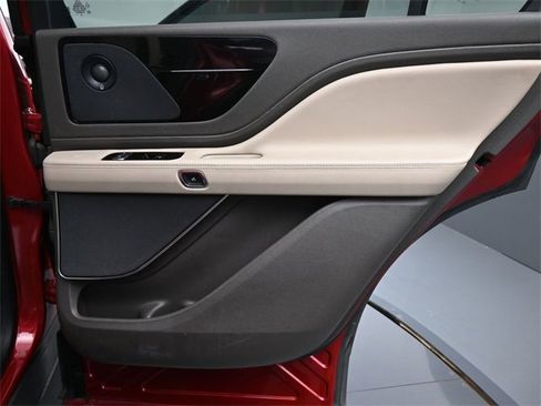 Used 2021 Lincoln Aviator Reserve w/ Equipment Group 201A image 17