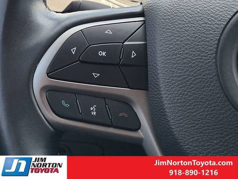 Used 2019 Jeep Cherokee Latitude Plus AWD/4WD image 27