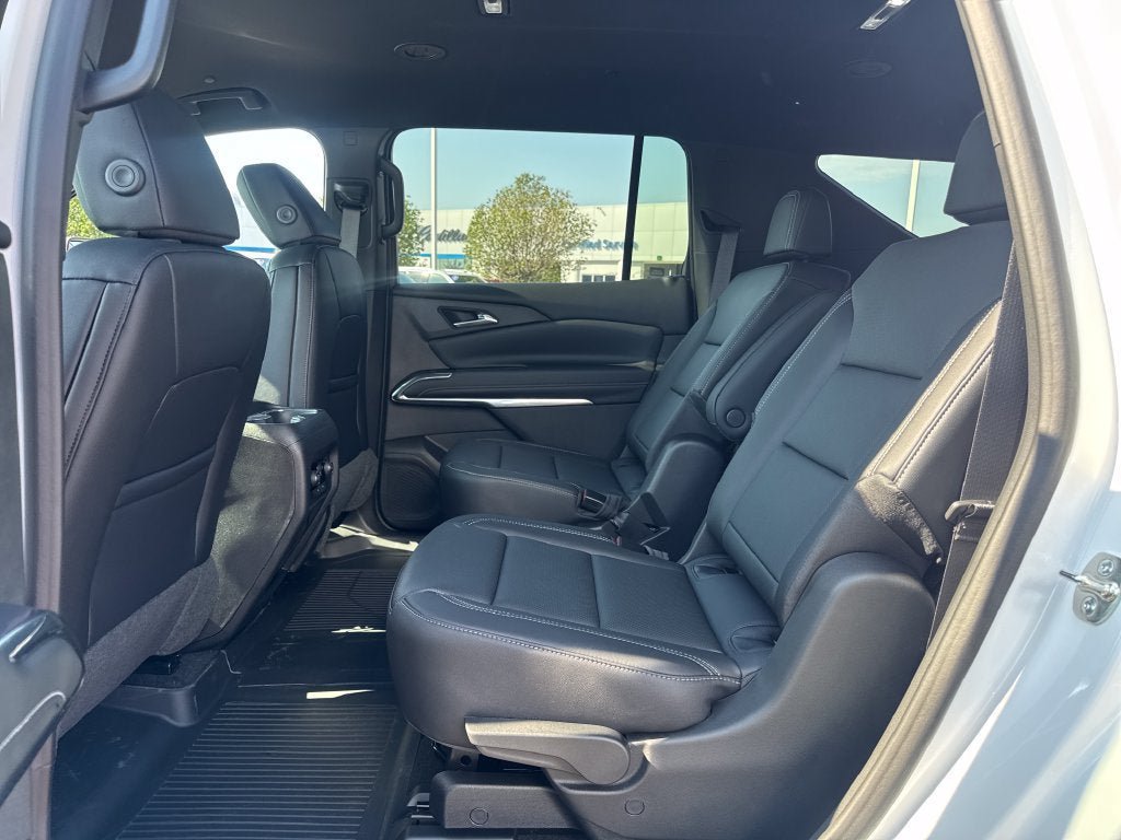 New 2027 Chevrolet Traverse LT w/ LPO, Floor Liner Package FWD image 13