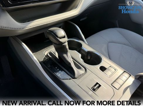 Used 2022 Toyota Highlander L FWD image 11