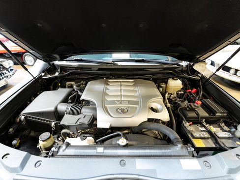Used 2019 Toyota Land Cruiser image 98