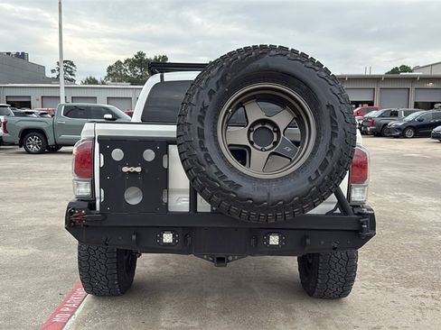 Used 2021 Toyota Tacoma TRD Off-Road w/ Technology Package image 5