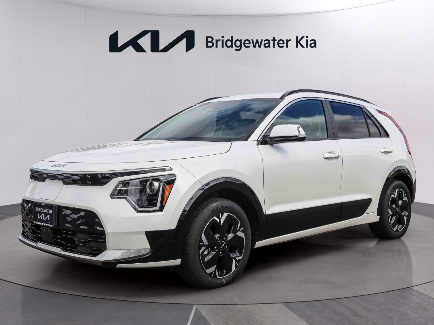 Used 2024 Kia Niro Wind w/ Wind Preserve Package FWD image 3