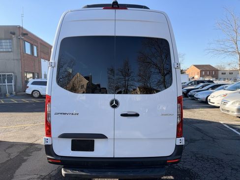Used 2019 Mercedes-Benz Sprinter 2500 image 8
