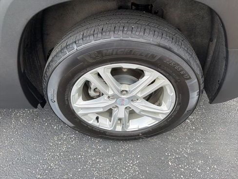 Used 2023 GMC Terrain SLE w/ Driver Convenience Package image 9