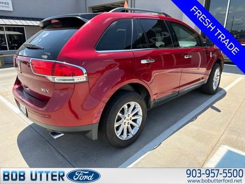 Used 2013 Lincoln MKX FWD image 3
